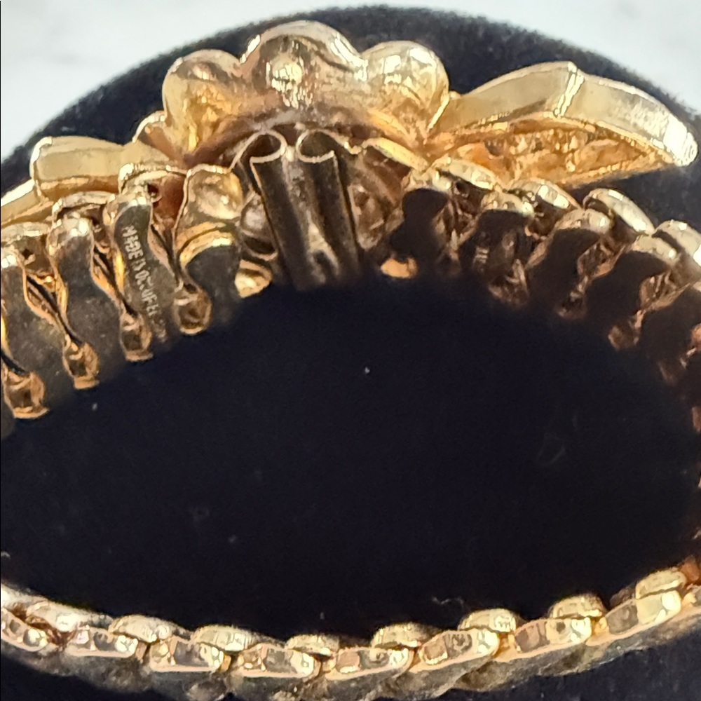 Vintage Gold Toned and Red Floral Jewelry Set - Picture 11 of 11